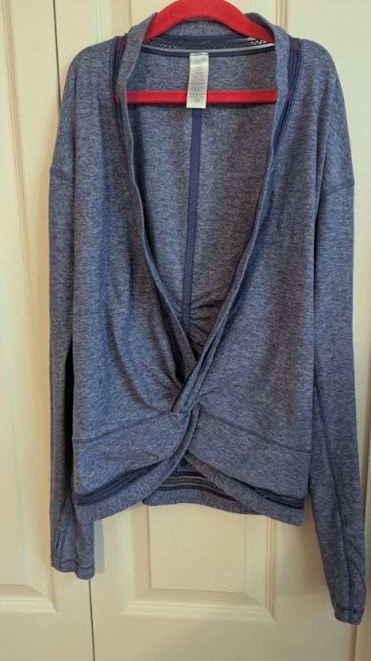 NFS do not buy!! Ivivva by Lululemon girls cover up heathered purple 10 EUC